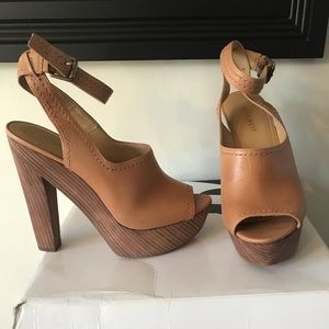 Nine West tan leather platform sandals size 7